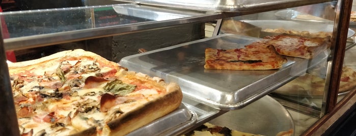 Little Luzzo's Pizza is one of st : понравившиеся места.