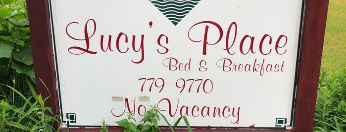 Lucy's Place is one of สถานที่ที่ Sri ถูกใจ.