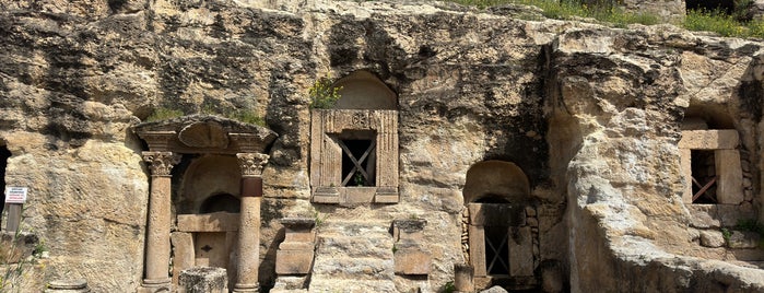 Kızılkoyun Mağaraları is one of Şanlıurfa.