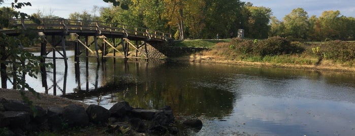 Old North Bridge is one of Lugares favoritos de Jon.