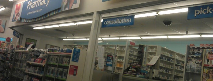 CVS pharmacy is one of สถานที่ที่ Evie ถูกใจ.