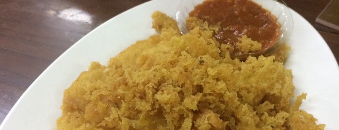 Cak Pi'i (Aneka Ayam & Ikan Crispy) is one of Kuliner Malang.