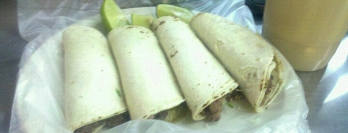 Tacos de Cabeza "La Juarez" is one of Locais curtidos por Gaston.