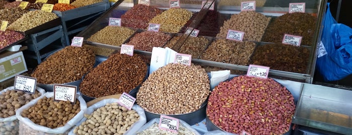 Varvakios Market is one of David'in Beğendiği Mekanlar.