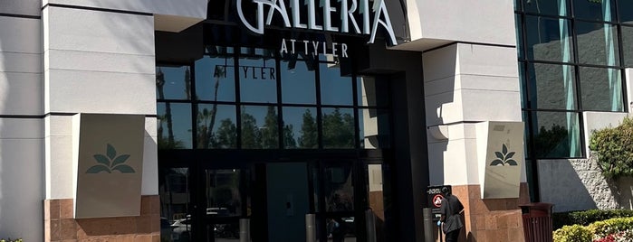 Galleria at Tyler is one of Posti che sono piaciuti a Javier.