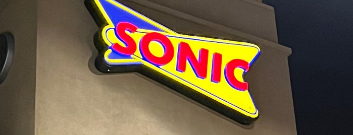 Sonic is one of Lugares favoritos de Joey.