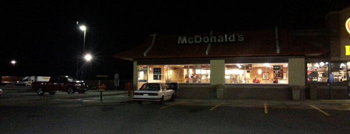McDonald's is one of Locais curtidos por Lizzie.