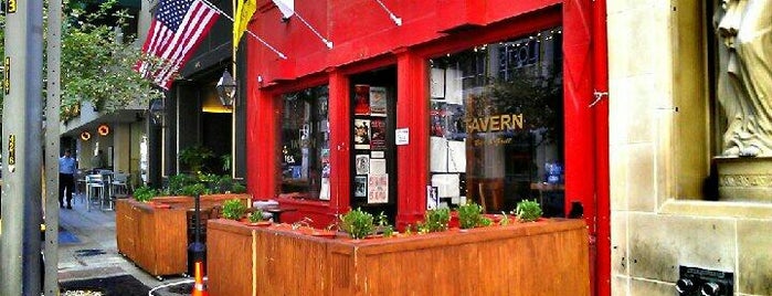 City Tavern is one of Lugares favoritos de John.