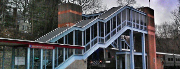 Metro North Railroad - Valhalla Station is one of Tempat yang Disukai Lisa.