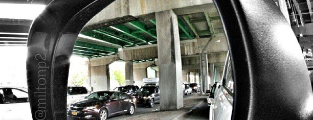 Bruckner Expressway is one of Mosesさんのお気に入りスポット.