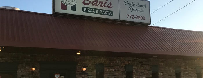 Baris Pasta and Pizza is one of สถานที่ที่ Jenna ถูกใจ.