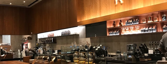 Starbucks Reserve Bar is one of Jennaさんのお気に入りスポット.