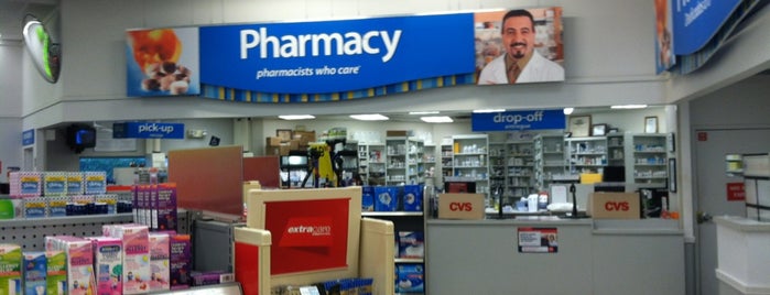 CVS pharmacy is one of Lugares favoritos de SilverFox.
