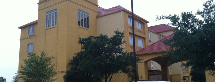 La Quinta Inn & Suites San Antonio North Stone Oak is one of Hotels I Like.