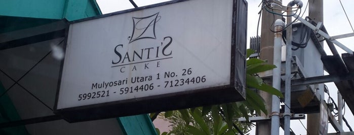 Santi's cake is one of Surabaya.