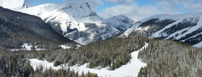 Sunshine Village Ski & Snowboard Resort is one of Banff.