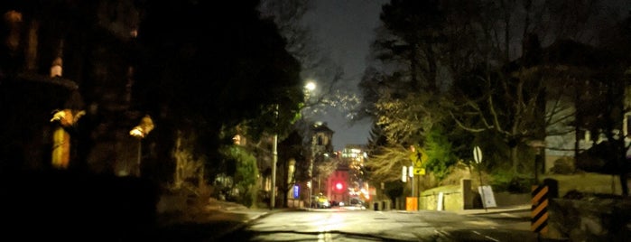 Brookline Village is one of Maya'nın Beğendiği Mekanlar.