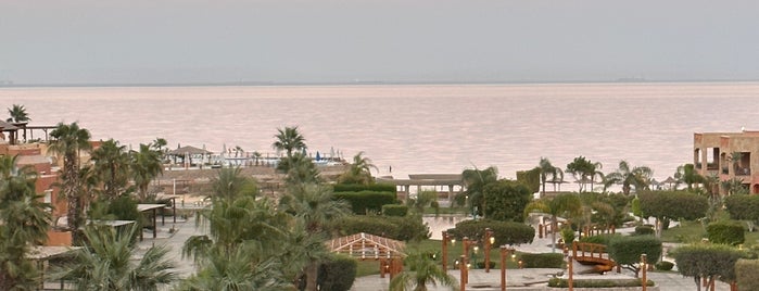 Mövenpick Resort El Sokhna is one of 75% OFF поездки в Луксор из Хургады ($39) только.
