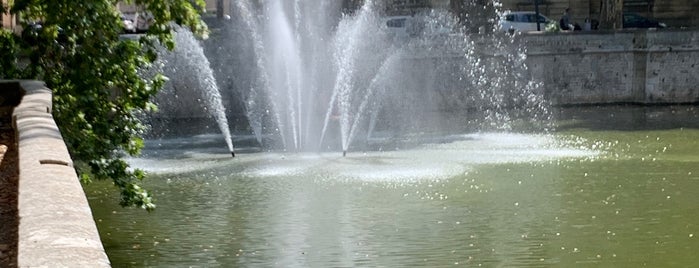 Jardin de la Fontaine is one of France.