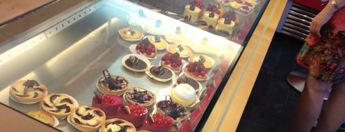 Albrechts Pâtisserie is one of Elisabethさんの保存済みスポット.