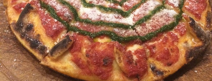 Pizza Locale is one of Posti che sono piaciuti a Esra.