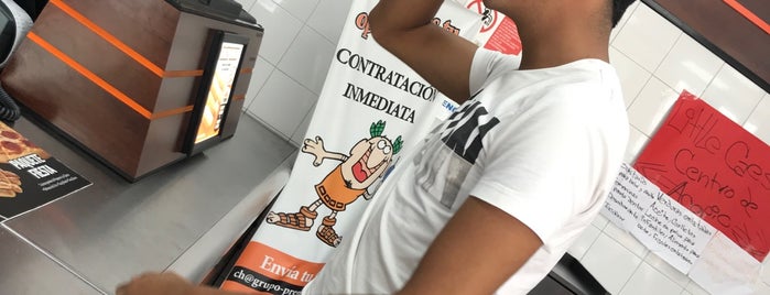 Little Caesars Pizza is one of Locais curtidos por Mijail.