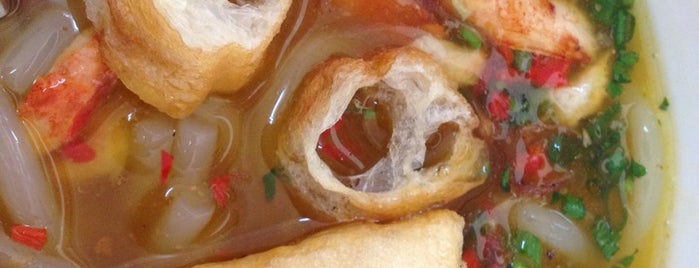 Bánh Canh Cua Tôm Cua Giò is one of Lugares favoritos de Dinos.