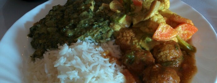 Bombay Indian Restaurant is one of Posti che sono piaciuti a Jonah.