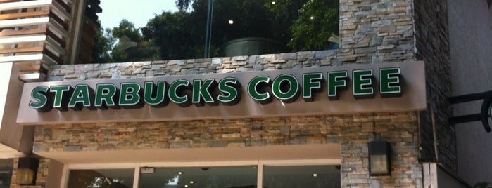 Starbucks is one of สถานที่ที่ Dulce ถูกใจ.