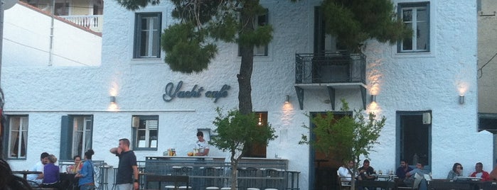 Yacht cafe is one of Lugares favoritos de Meli.