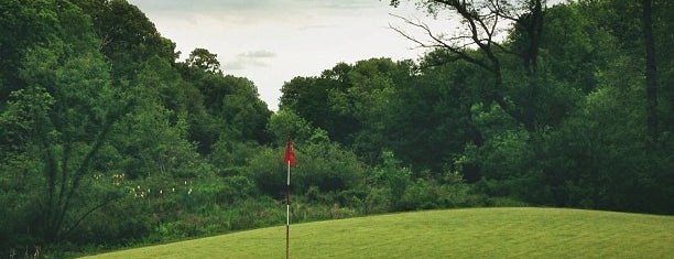 Cranbury Golf Club is one of Lugares favoritos de Scott.