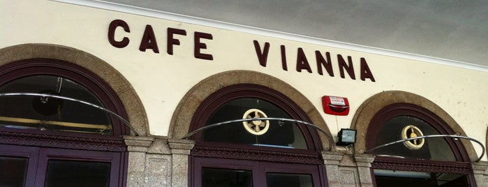 Café Vianna is one of Lugares favoritos de Carlo.