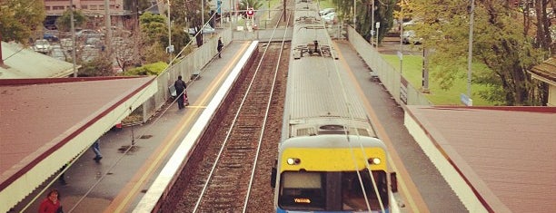 Murrumbeena Station is one of Orte, die Yus gefallen.