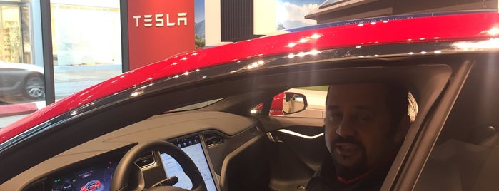 TESLA Store is one of Fd'ın Beğendiği Mekanlar.