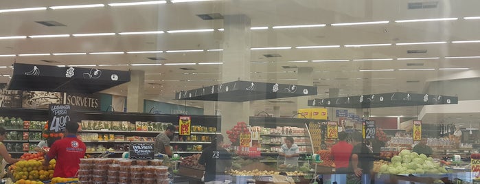 Supermercado Santa Lúcia is one of Favoritos.
