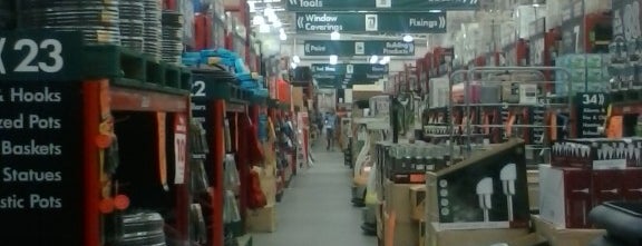 Bunnings Warehouse is one of Priscillaさんのお気に入りスポット.