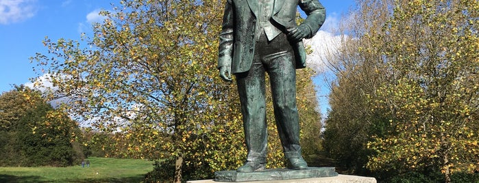 Winston Churchill Statue is one of London sites.