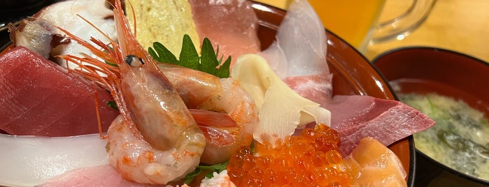 海鮮丼握り 近江町市場 魚旨 is one of Kanazawa.
