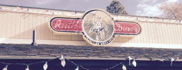 Ruth's Diner is one of Locais curtidos por Frank.