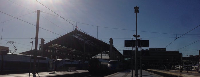 Gare SNCF de Marseille Saint-Charles is one of Tempat yang Disukai Mujdat.