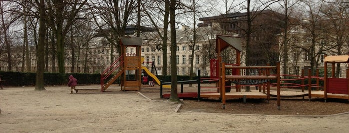 Aire de Jeu / Speeltuin is one of Brussels & around with young children.