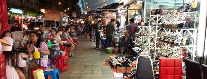 Huay Khwang Market is one of Bangkok Night Life.