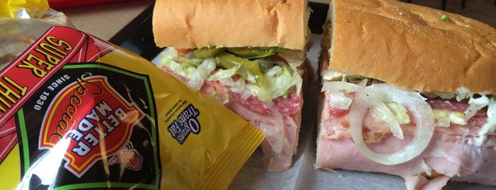 Jersey Giant Subs is one of Lugares favoritos de Joanna.