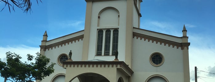 Igreja Matriz de Camanducaia is one of สถานที่ที่ Darliana ถูกใจ.