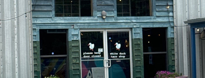 White Duck Taco Shop is one of Smokey Mountains.