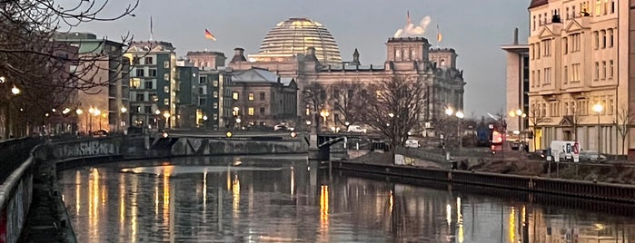 Reichstagufer is one of Longboarding in Berlin.