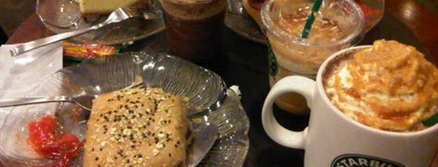 Starbucks Coffe Paris Van Java is one of Makan.