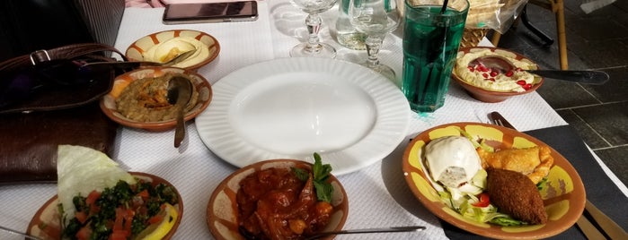 Le Socrate - Restaurant Libanais is one of Posti che sono piaciuti a Corinne.