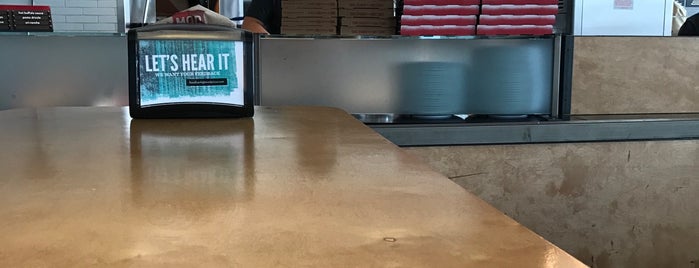 Mod Pizza is one of Lieux qui ont plu à Jeff.