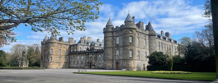 Palace of Holyroodhouse is one of Edinburgh 🏴󠁧󠁢󠁳󠁣󠁴󠁿.